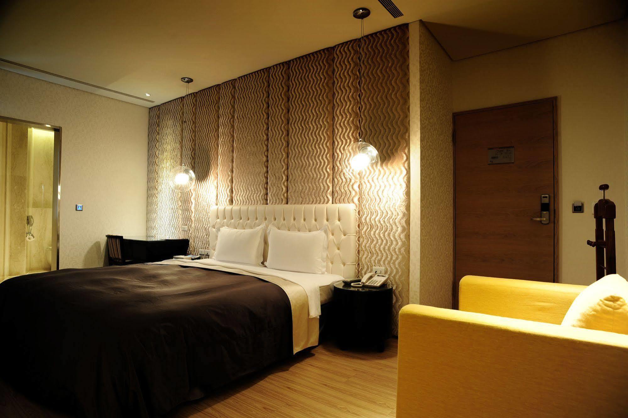 Motel Stars Тайчжун Экстерьер фото